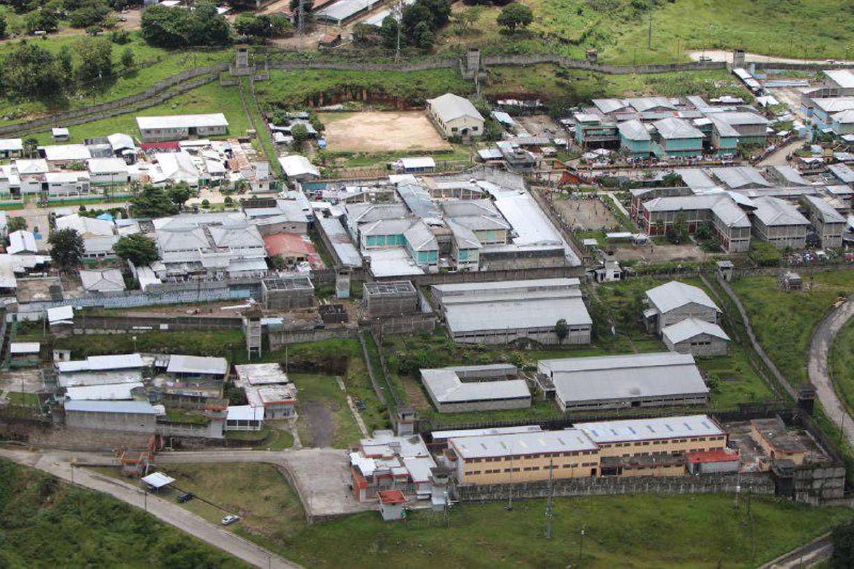 Adicionalmente, las pandillas dentro del penal controlan muchas de las dinámicas internas, complicando aún más el día a día de los reclusos. ”Chepe” Handal habría sido golpeado por penitenciarios junto a otros reos de alto perfil en la cárcel de Támara. 