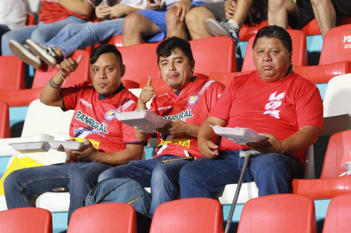 Los aficionados de Xelajú también se hicieron presentes en Tegucigalpa para ver el encuentro ante Olimpia.