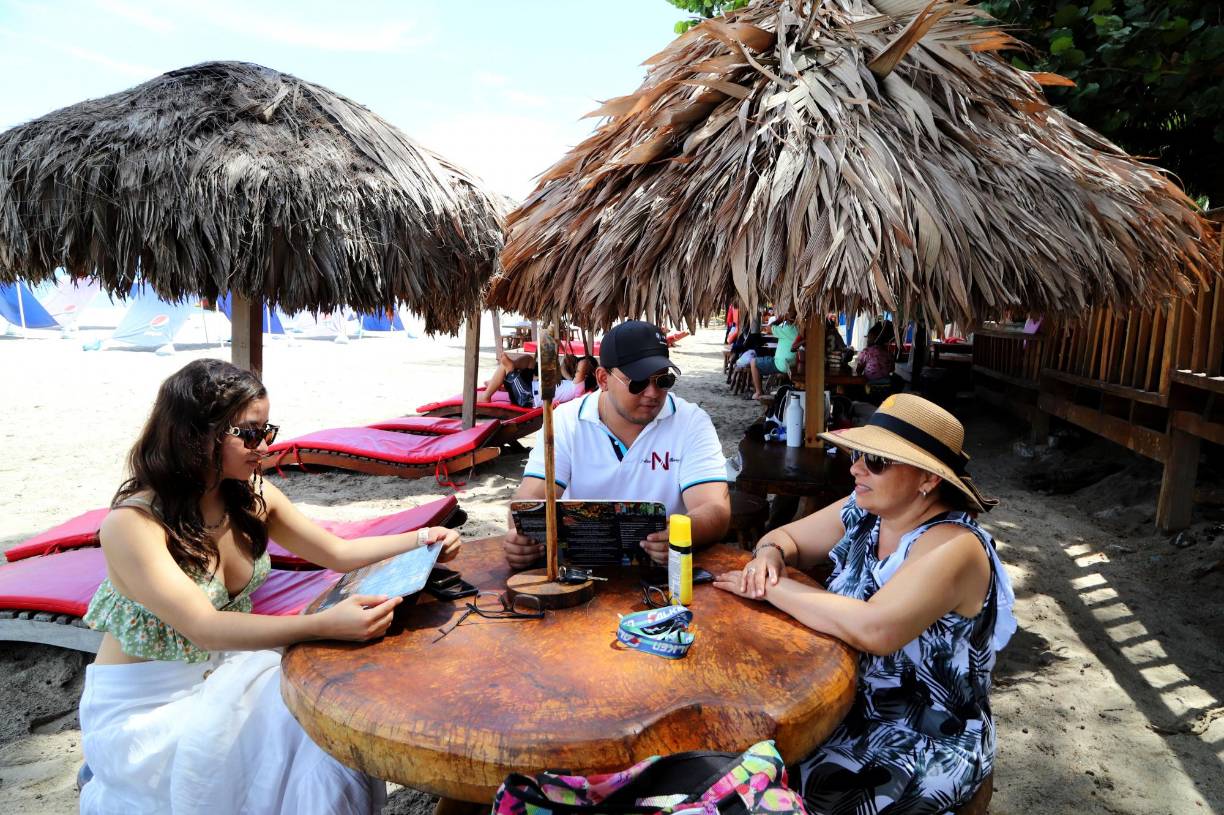 El menú que ofrecen los restaurantes en Tela es variado. 