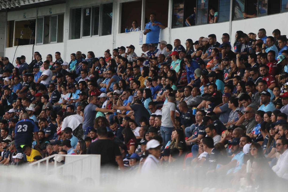 Al final del encuentro se escucharon silbidos por parte de los aficionados por el resultado.