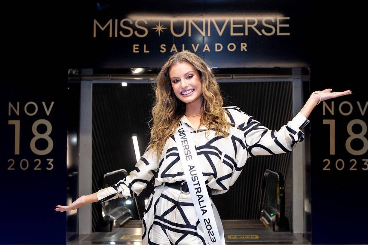 El mes pasado, news.com.au informó que Moraya Wilson, quien obtuvo el título de Miss Universo Australia 2023 en un concurso de belleza nacional, es hija de dos promotores inmobiliarios en quiebra vinculados a un colapso corporativo que ha dejado un rastro de devastación.