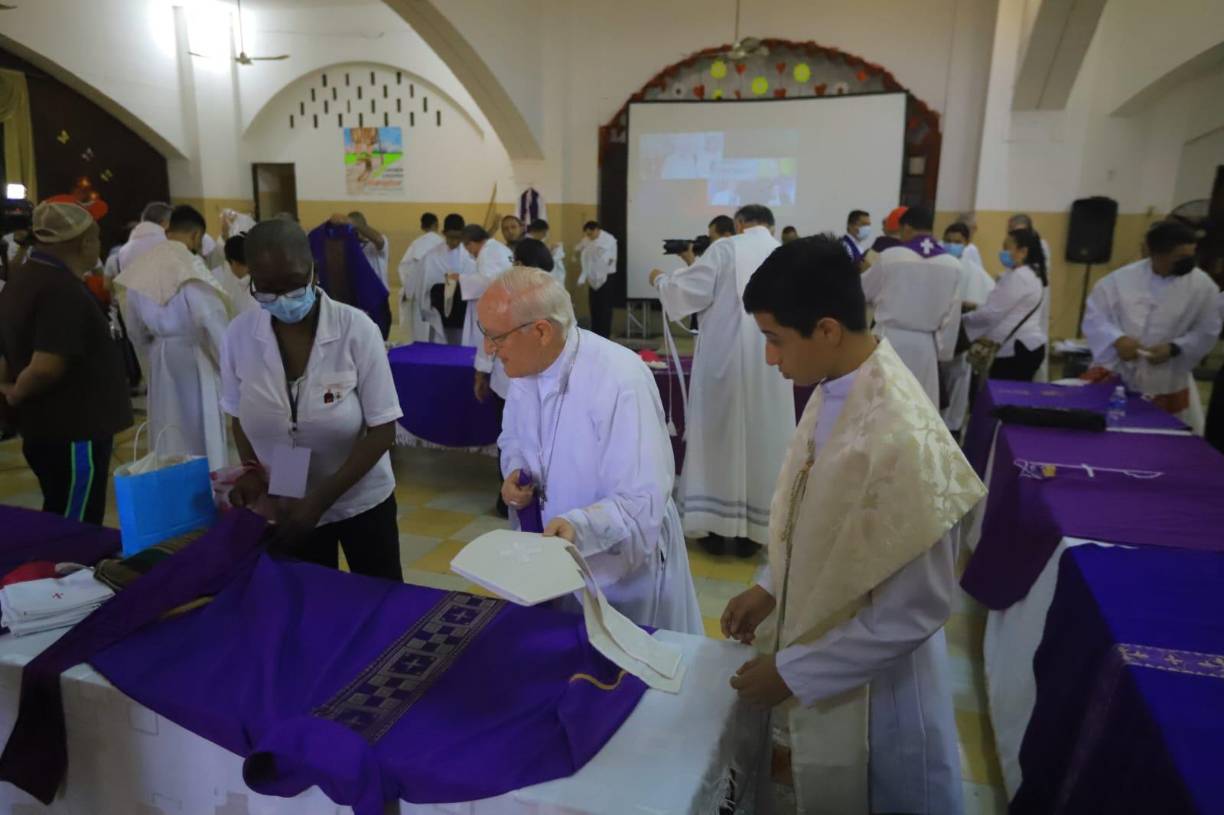 Antes de la eucaristía, monseñor Ángel Garachana entregará simbólicamente la catedral a Lenihan.