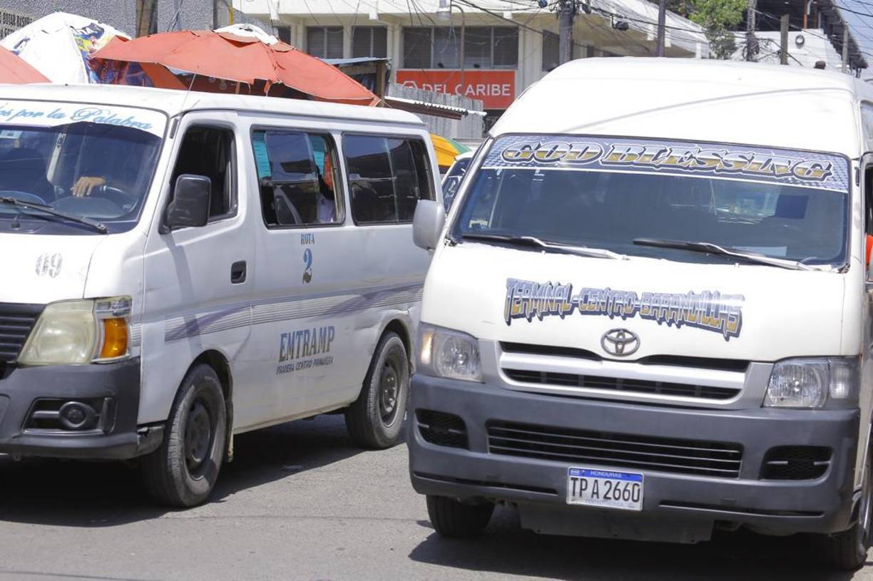 La competencia entre rutas es usual en el transporte. Para ellos el tiempo es dinero, entre más rápido llenan la unidad, mayor cantidad de vueltas podrán hacer.