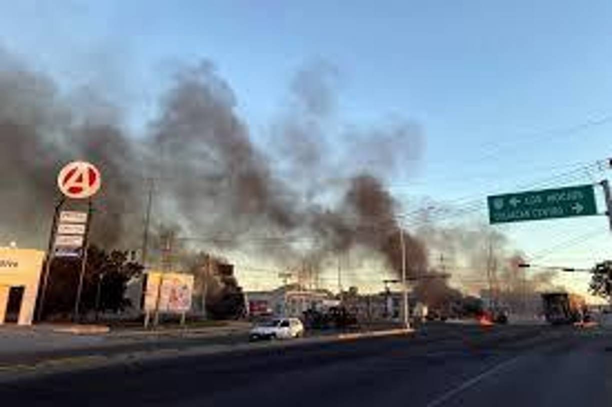 El gobernante mexicano se refirió así a los hechos violentos que se registraron la madrugada del lunes en la colonia (barrio) La Campiña de Culiacán, capital del norteño estado mexicano de Sinaloa, donde supuestos civiles se enfrentaron con armas y pusieron en tensión a la ciudad.