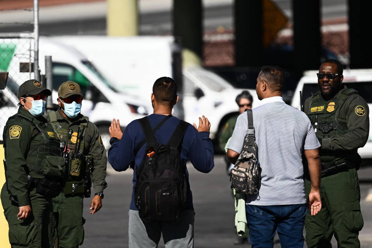 Ante la nueva oleada migratoria, el Gobierno de Biden desplegó más de 24.000 agentes del orden en la frontera junto con otros 1.100 nuevos coordinadores de la patrulla fronteriza, “el doble” que el año pasado.