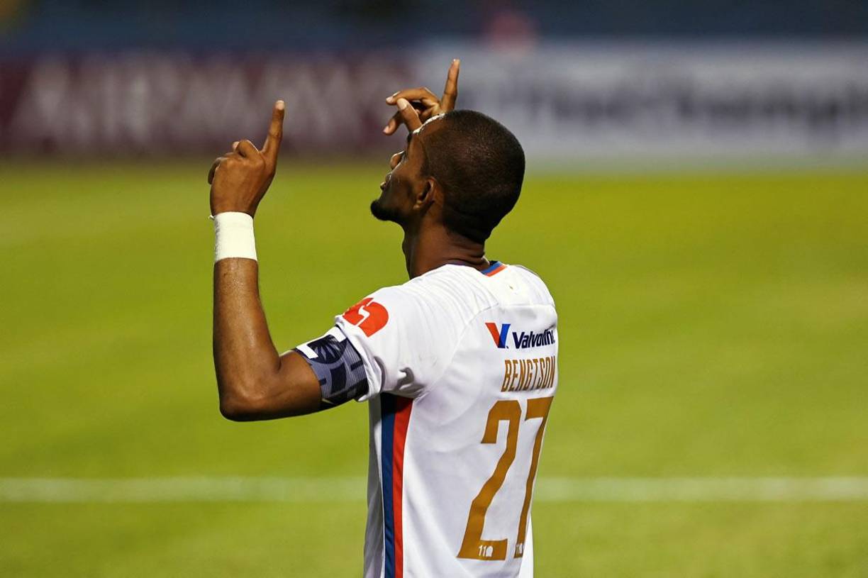 El festejo de Jerry Bengtson, el capitán del Olimpia, tras su gol ante Atlas.