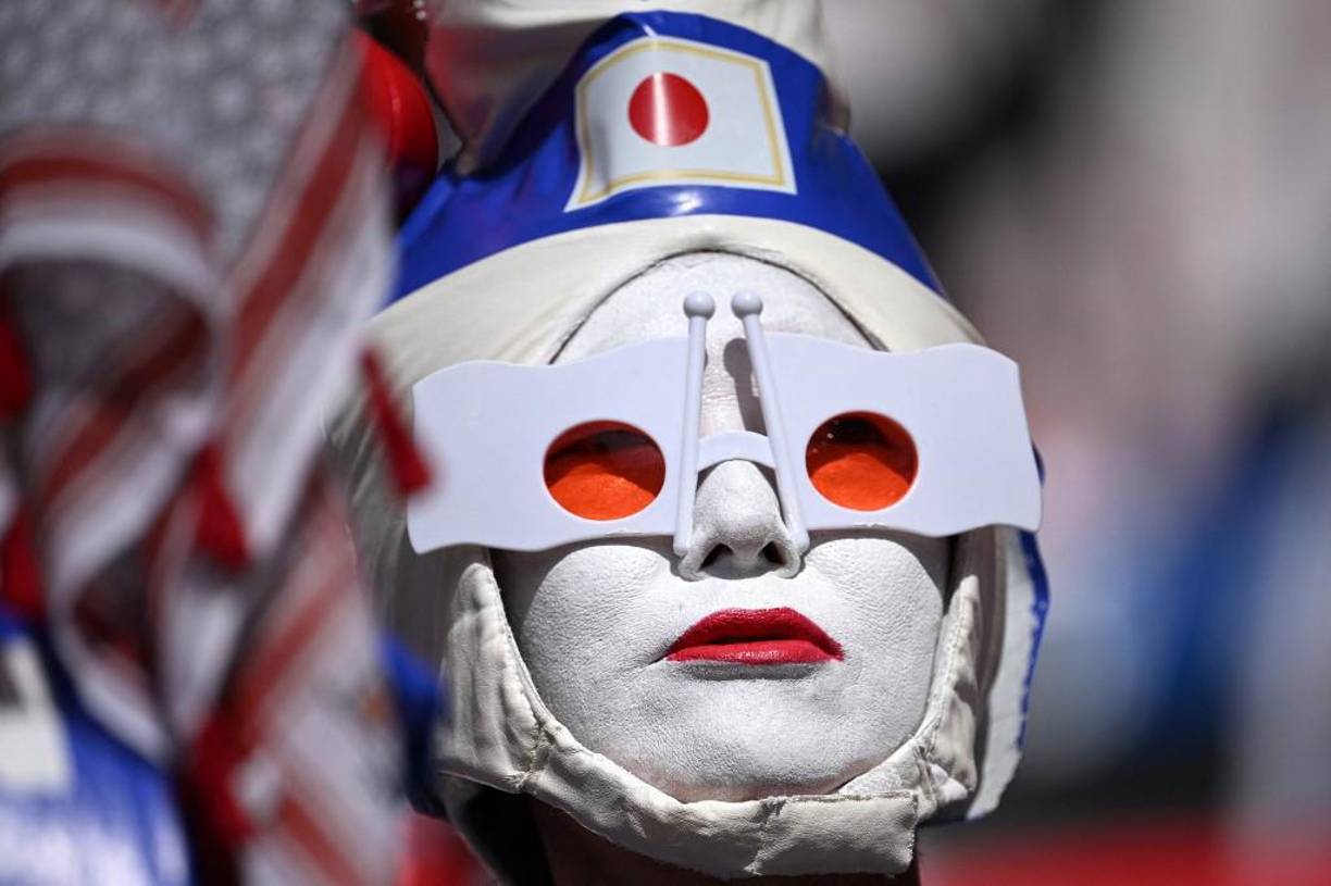 Los japones mostraron su peculiaridad para apoyar a su selección.