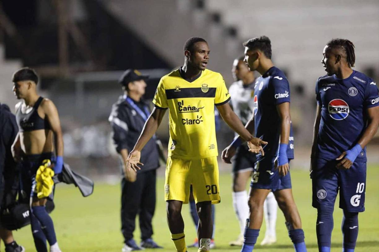Daniel Carter Bodden - El joven futbolista cerró su ciclo con el Real España para unirse al Locomotive FC de la USL Championship, la segunda división del fútbol de Estados Unidos. El ariete de 21 años de edad tuvo participación 16 veces y goleó tres veces. Se va prestado.