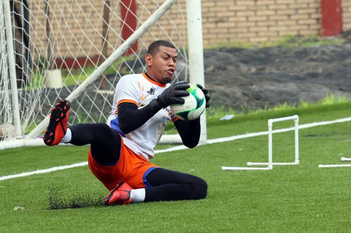 Denovan Torres conquistó el corazón de la bella presentadora Mayra Tercero.