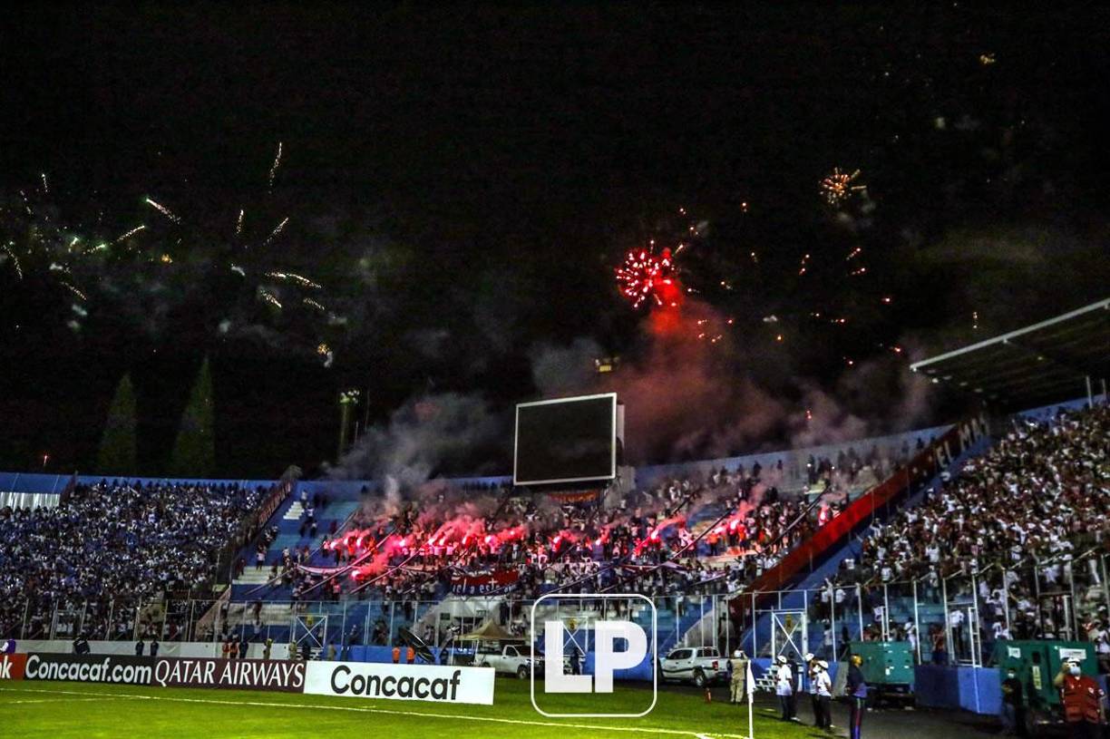 La afición del Olimpia puso el ambiente y celebró el triunfo ante Alajuelense.