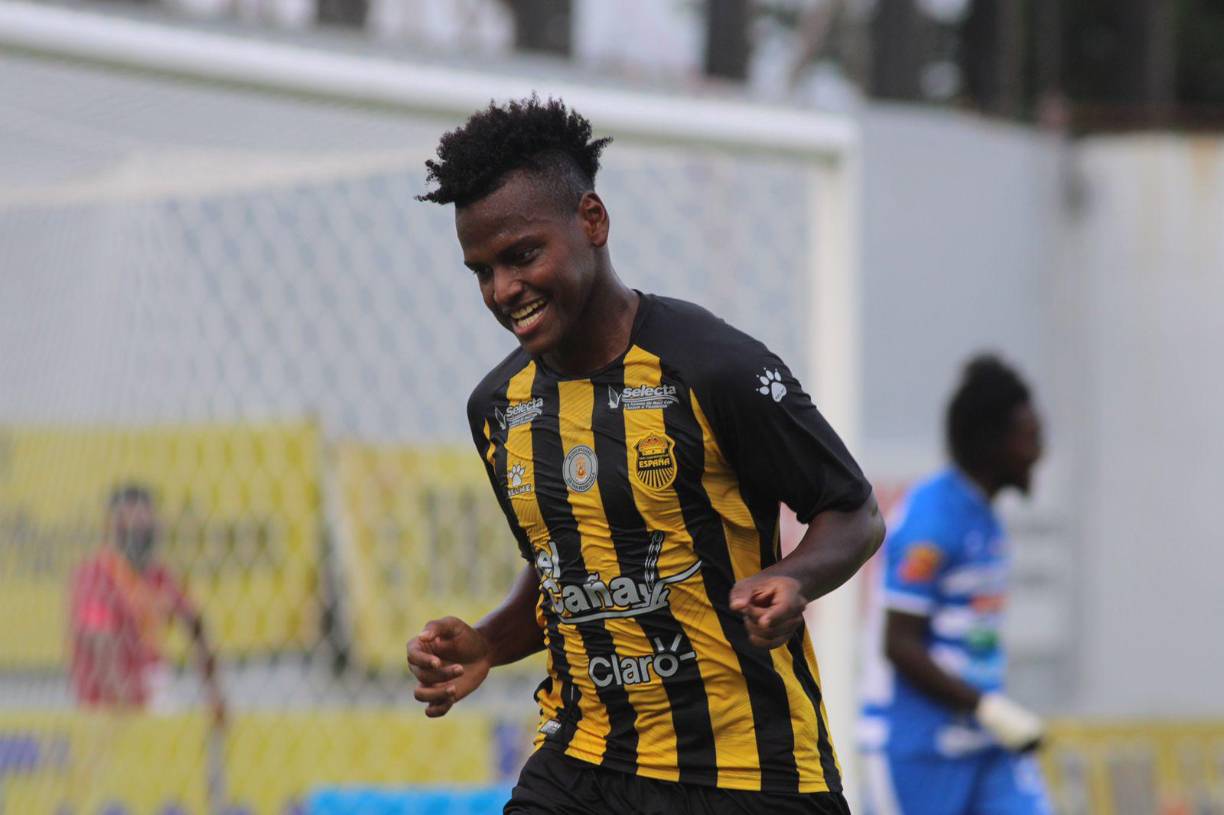 Maikel García: El zurdo estaría con un pie y medio fuera del Real España.