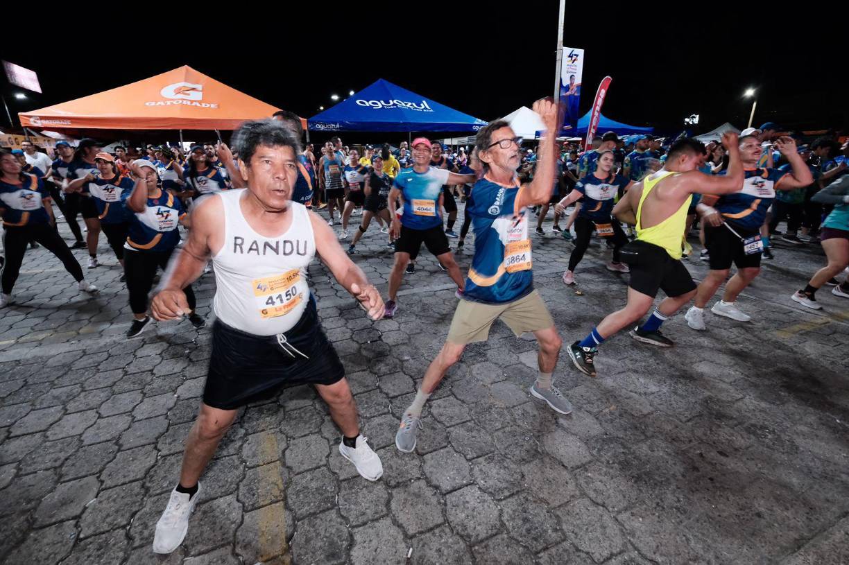 Antes del pitazo inicial, los participantes realizaron ejercicios de calentamientos bajo la instructora oficial Sandra di Palma. En stos momentos las personas se encuentran corriendo con la ilusión de llegar a la meta que se encuentra en el parqueo del Comisariato Los Andes.