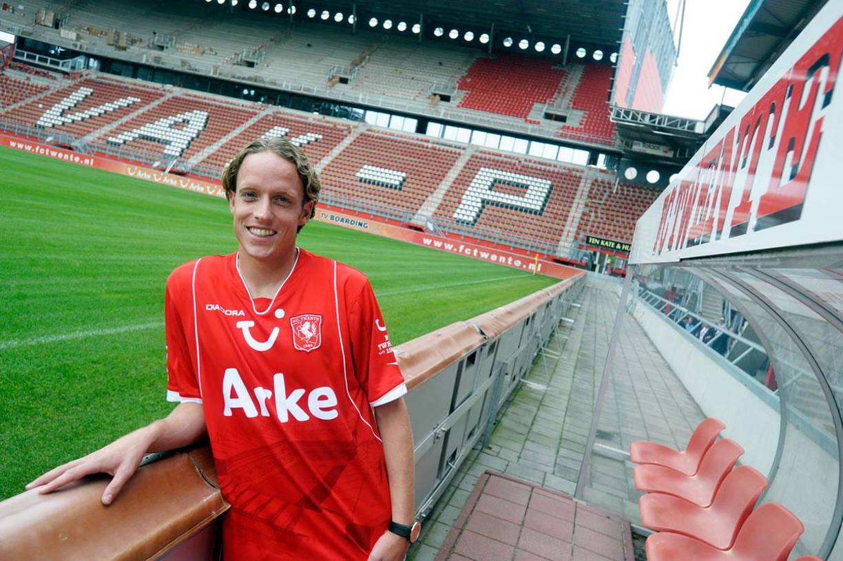 Desde el momento de su detención el ex de NAC Breda, Twente (con el que ganó la Eredivisie en 2010), Standard de Lieja y NAC Breda está en prisión preventiva para evitar una posible fuga a Dubai.