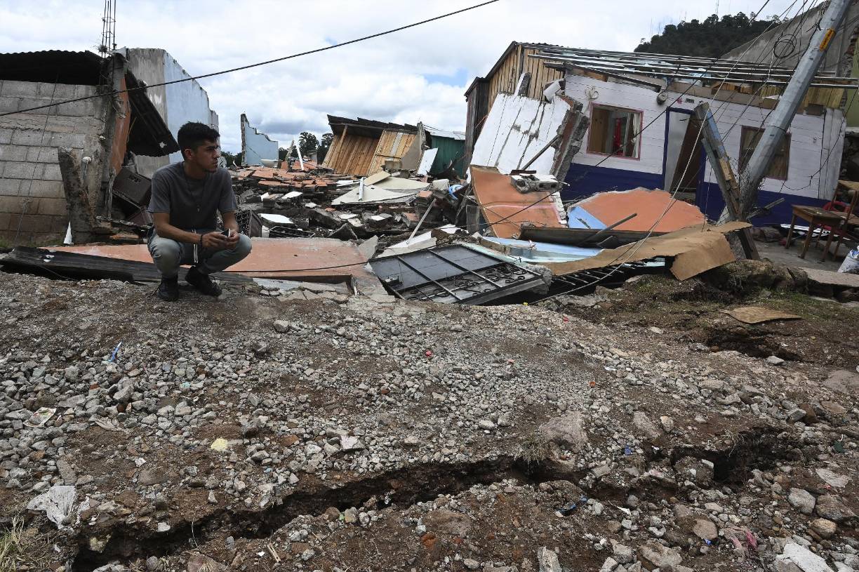 “Hemos declarado zona de desastre las colonias (barrios) Guillén, Nueva Santa Rosa y alrededores”, en el extremo noreste de la capital hondureña, dijo Aldana, después de una sesión de urgencia con sus concejales.