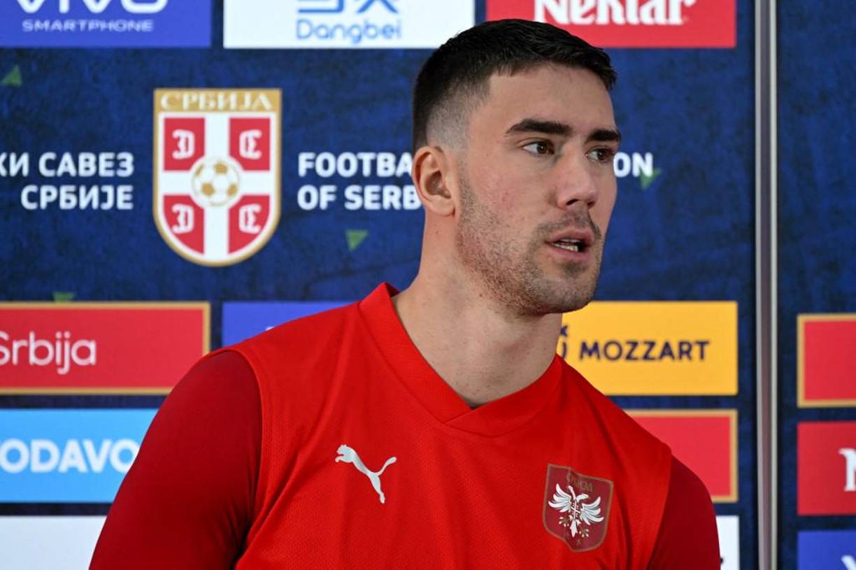  <b>Dusan Vlahovic</b> solo jugó menos de media hora en la derrota contra <b>Brasil</b>, estaba vinculado a una decisión del técnico más que a razones físicas. Al parecer el jugador de la Juventus no sería titular por el escándalo.