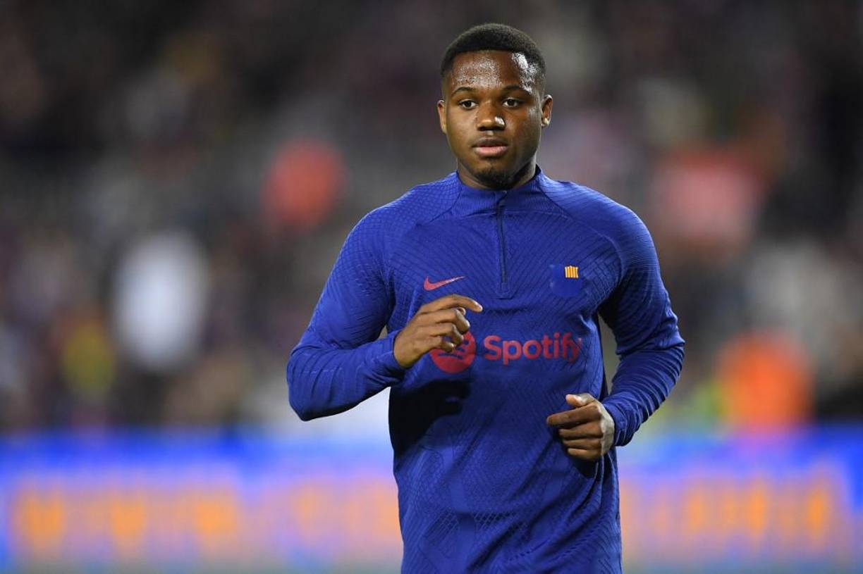 El FC Barcelona estudia la posibilidad de vender a Ansu Fati, jugador que se quedó con el dorsal 10 tras la salida de Lionel Messi. El joven sería el sacrificado por el regreso del crack argentino.