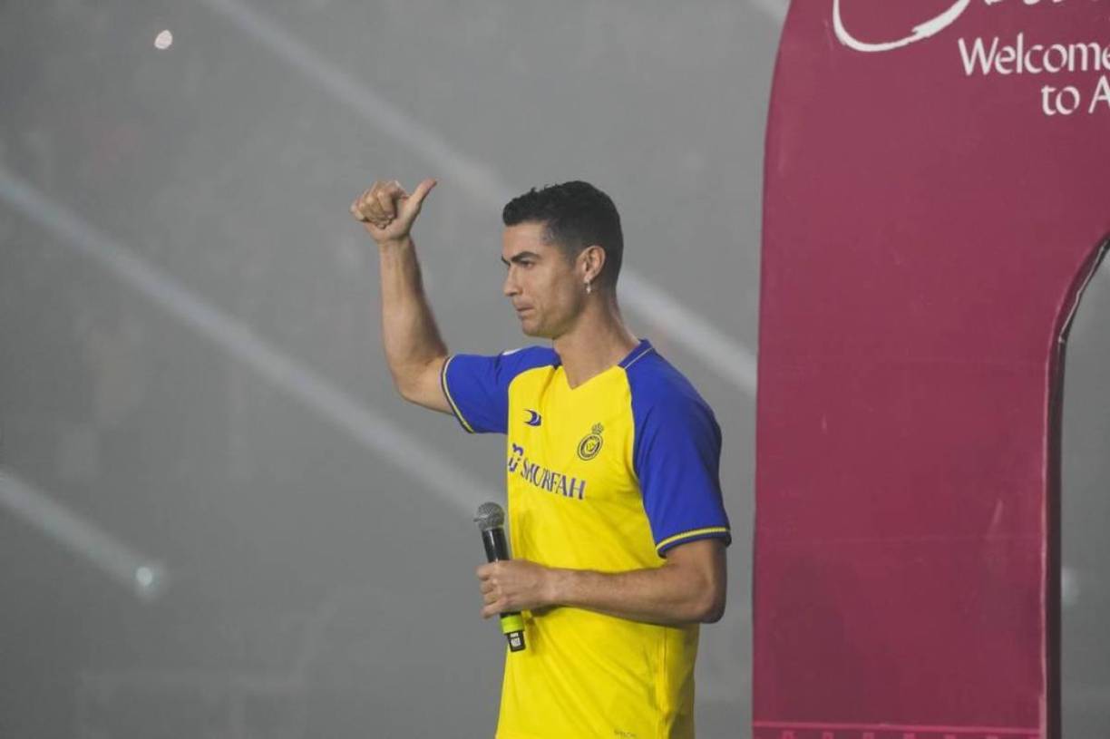 Pero una frase habría desatado el enfado de Cristiano, el mandatario le respondió: “No te puedo decir, pero es más del doble de lo que te pagan”.