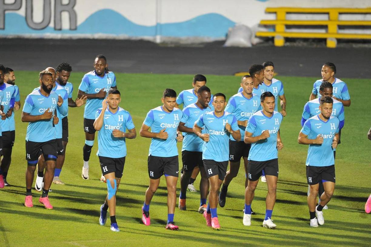 La Bicolor trabajó en el estadio Nacional Chelato Uclés a las 7:30 de la noche y más que todo fue un trabajo regenerativo, es decir, para soltar las piernas.