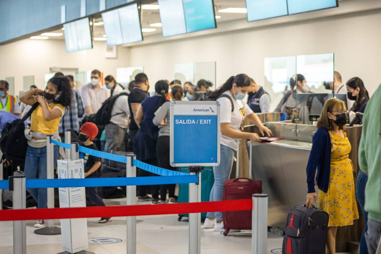 A partir del 15 de noviembre entra en vigor la <b>Ley del Hondureño Ausente</b>, que permite ingresar al país 53 artículos de uso personal y familiar a hondureños que han estado fuera del país por más de un año.