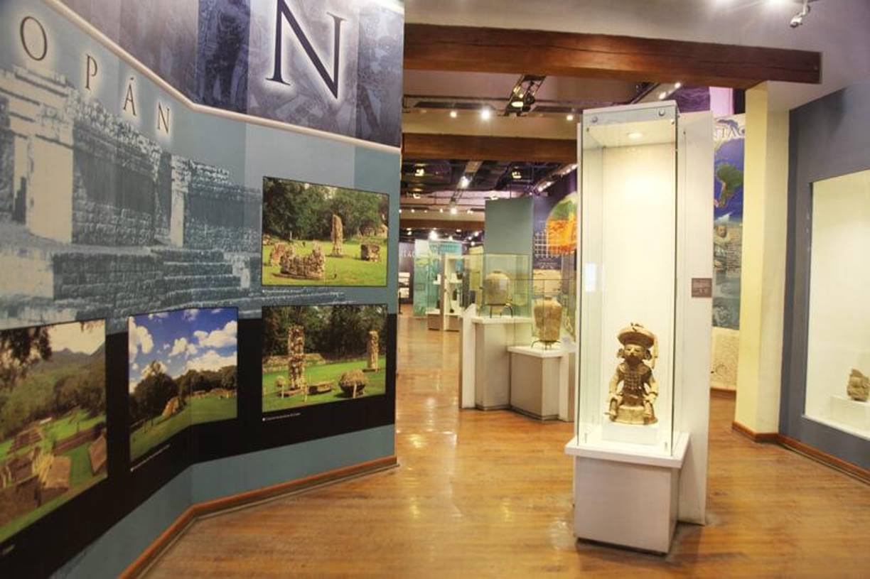 5. Museo para la Identidad Nacional: Es un museo dedicado a la adquisición, investigación, conservación y divulgación de material histórico de los humanos que han poblado el territorio de Honduras. Inaugurado en 2006 y ubicado en Tegucigalpa.