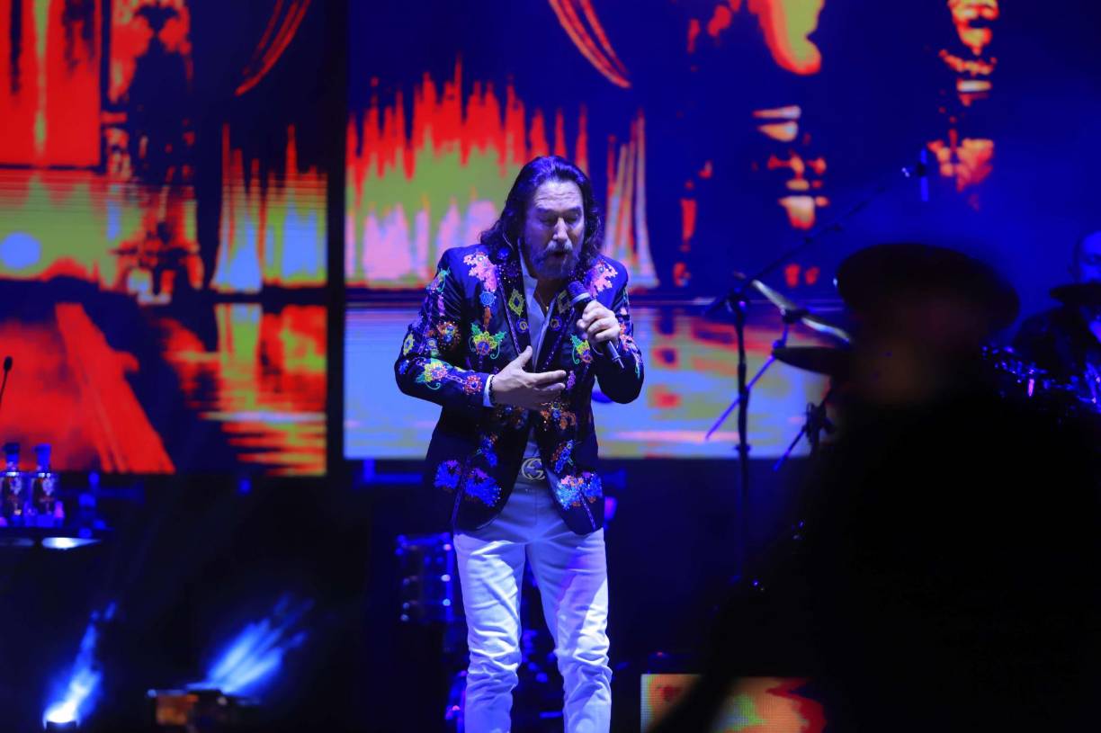 FOTOS: Así disfrutaron los sampedranos del concierto de “El Buki”
