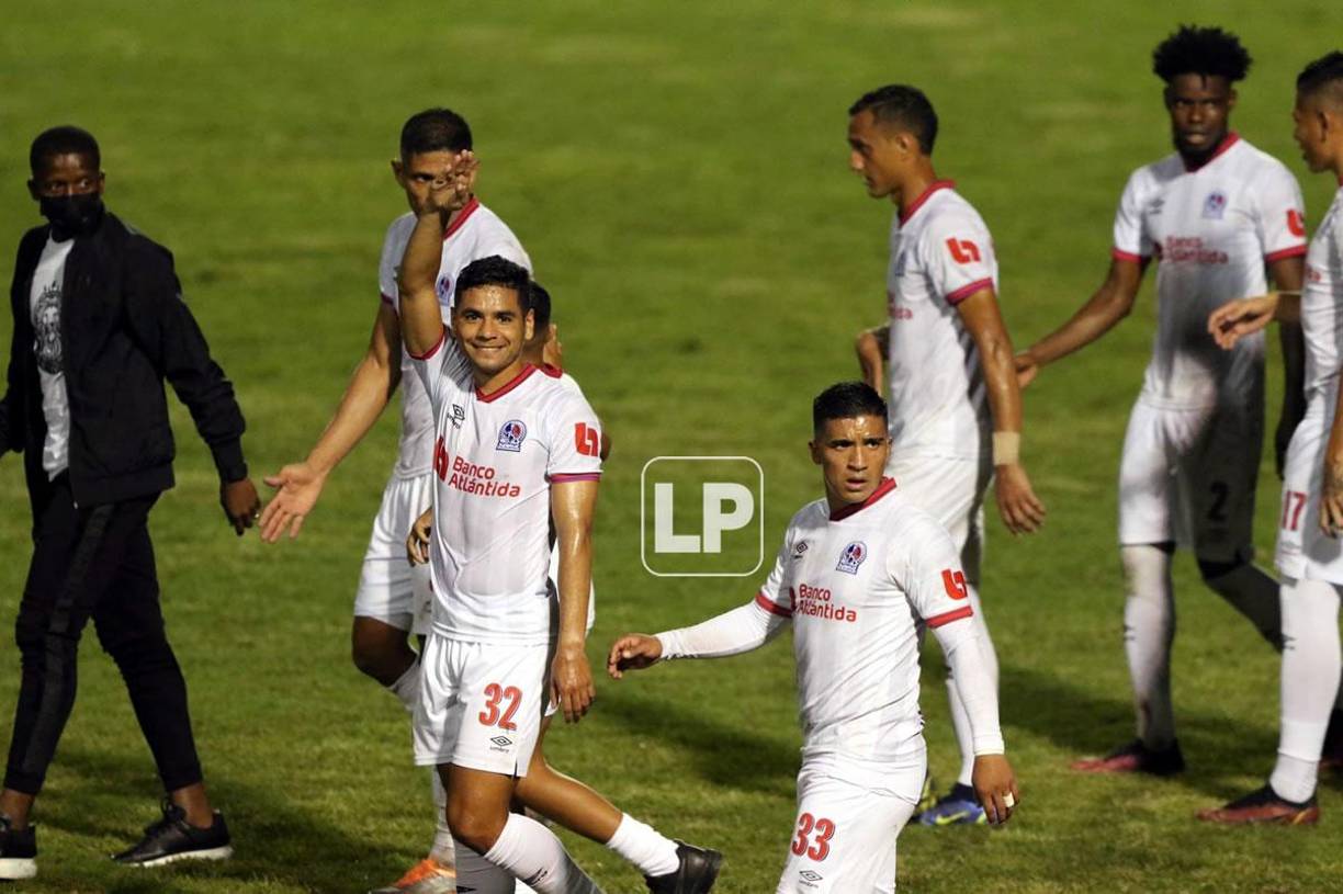 Los jugadores del Olimpia agradecieron el apoyo de la afición.