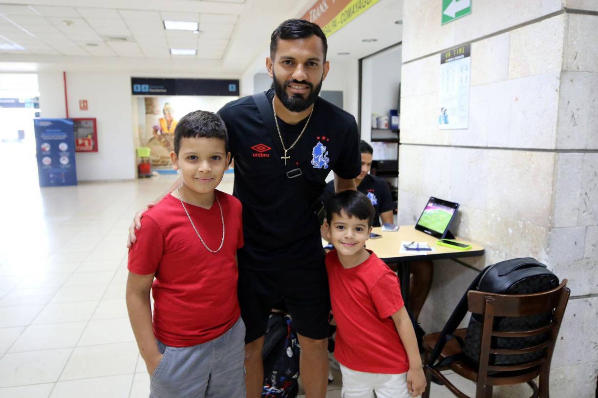Asimismo, Jorge Álvarez posó para las cámaras de Grupo OPSA junto a estos pequeños.