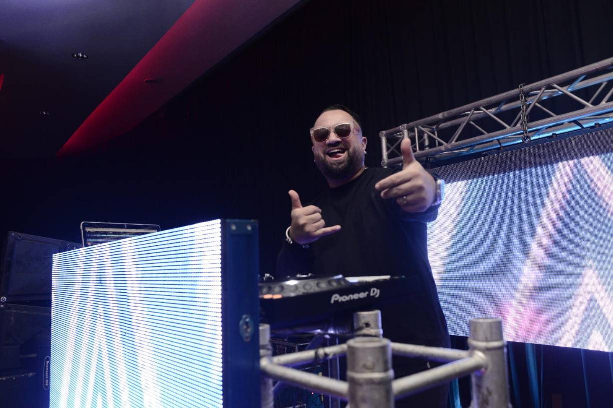 Dj Allanv fue el responsable de animar la elegante velada. 