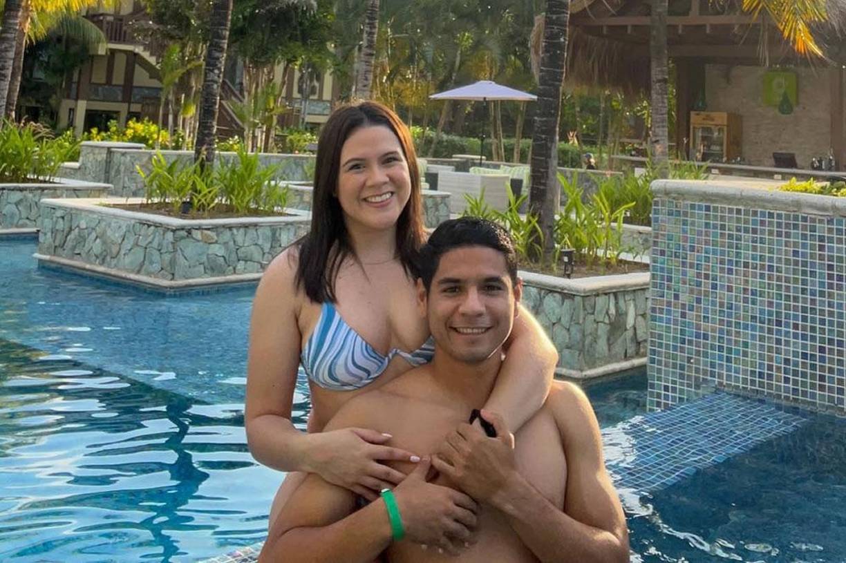 “A uno que quería enamorar a mi mujer le dije que tenía que bajar 20 libras para hablarle. La gente es pasada vos”, provocando las carcajadas de Jamil Maldonado y Edwin Rodríguez.