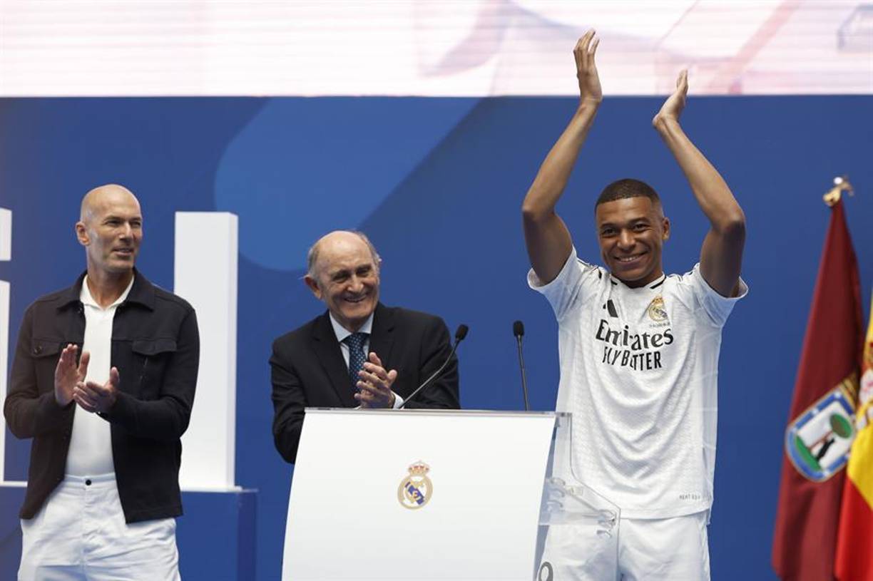 Kylian Mbappé en el Real Madrid pasará a cobrar mucho menos dinero de lo que estaba ganando en el PSG.