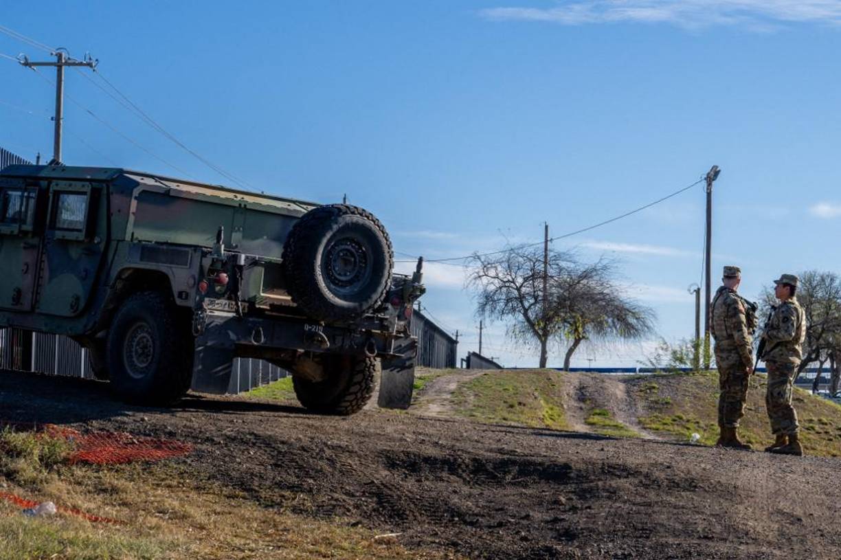  El gobernador texano ha emprendido una batalla política, mediática y judicial contra Biden por la gestión migratoria en la frontera.