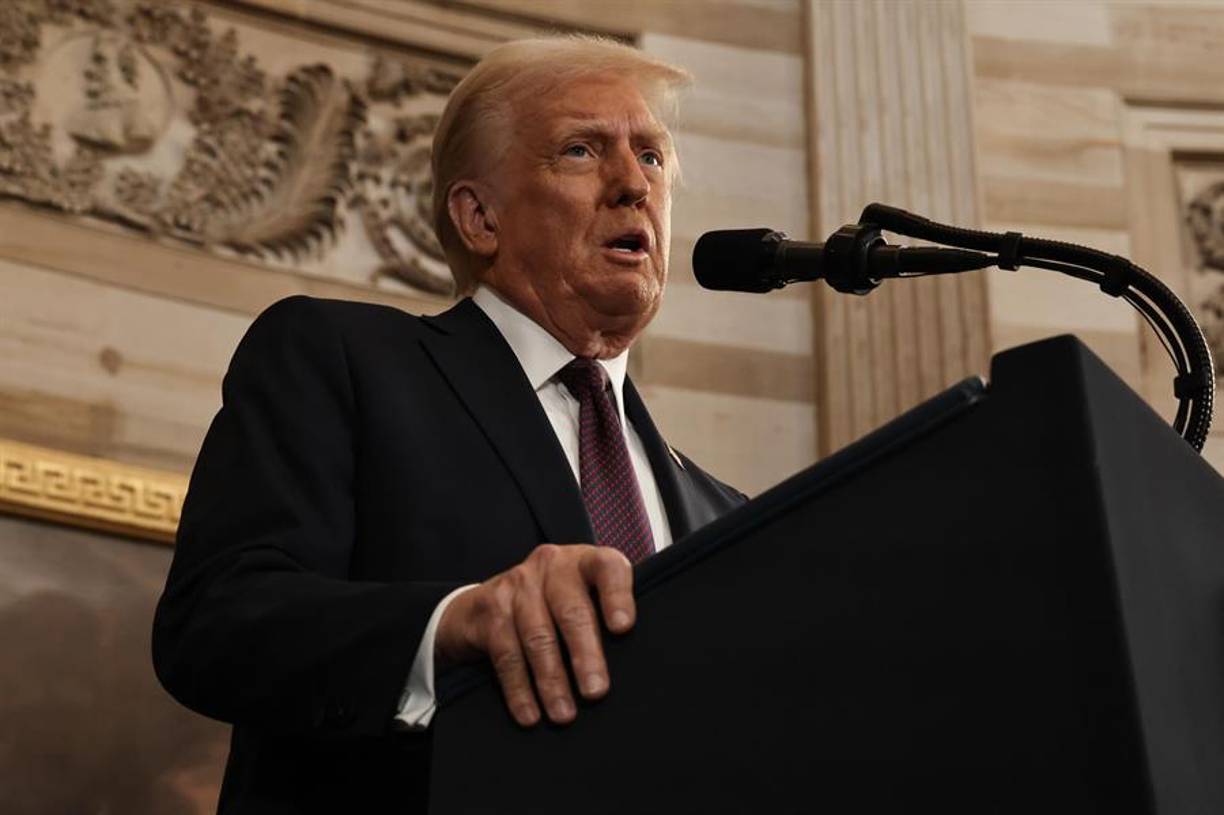  El presidente de Estados Unidos, Donald Trump, prometió este lunes durante su discurso de investidura renombrar el ‘golfo de México’ como ‘golfo de América’ y “retomar” el Canal de Panamá, reiterando así algo que ya adelantó desde que ganó las elecciones en noviembre pasado.