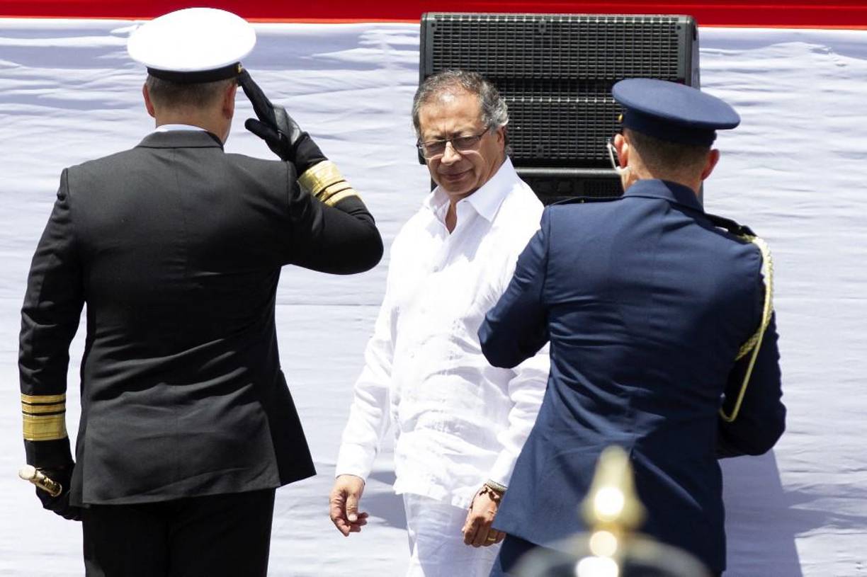 “El derecho a elegir no es solo individual. Es de la sociedad y hoy esta discusión se evidencia muy bien en los hechos de Venezuela a la señora María Corina (Machado) y otros previamente: se les inhabilitó para participar de campañas electorales por autoridades administrativas”, manifestó.