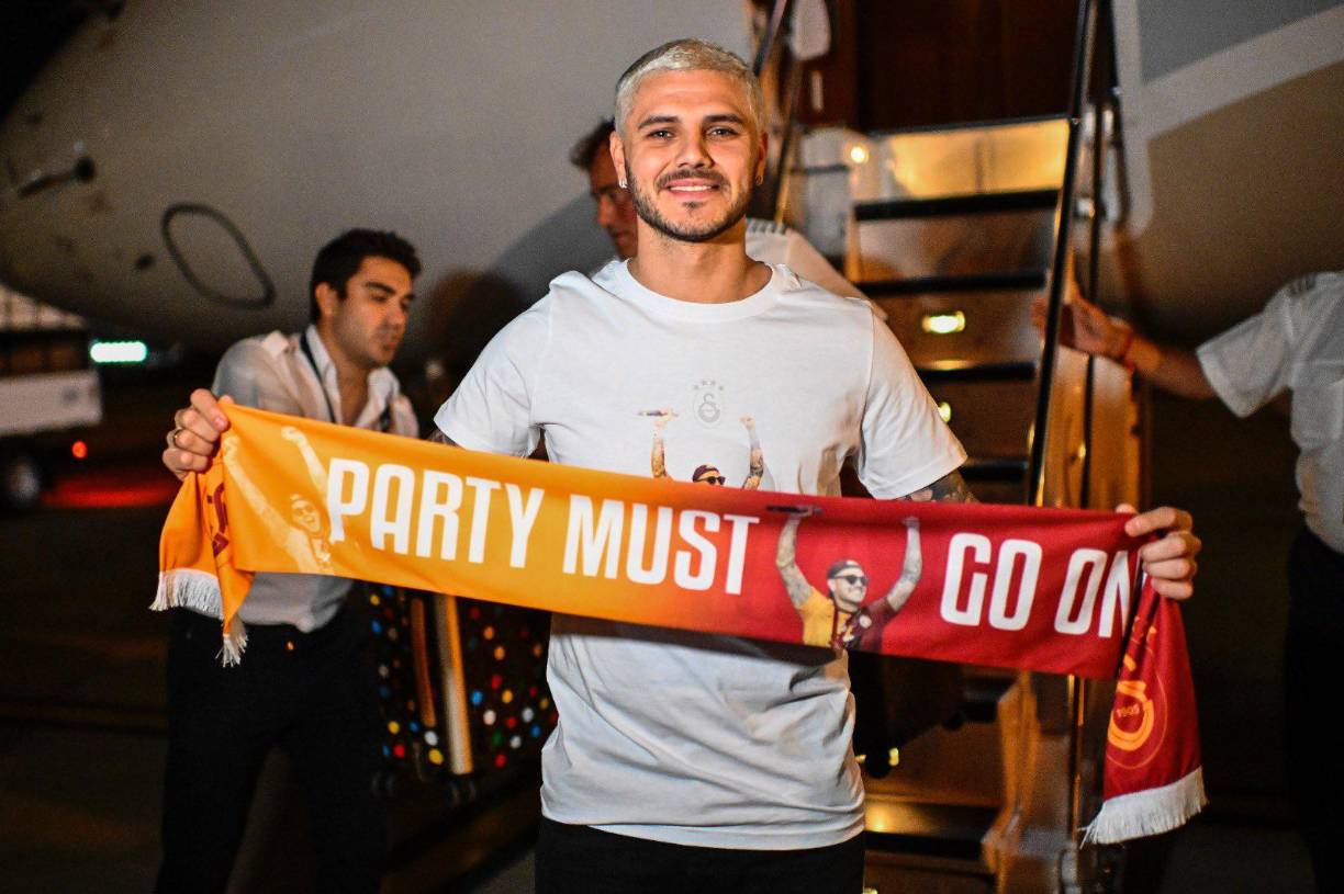 El Galatasaray, uno de los clubes más exitosos de Turquía, ha dado en la madrugada de este sábado la bienvenida al delantero argentino Mauro Icardi a su llegada a Estambul para firmar con el club turco.