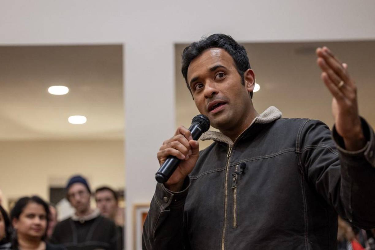 Es el favorito en ciertos ambientes de ultraderecha por oponerse a las iniciativas de progreso político, social y medioambiental. En los caucus de Iowa se verá si el electorado republicano se lo toma o no en serio.