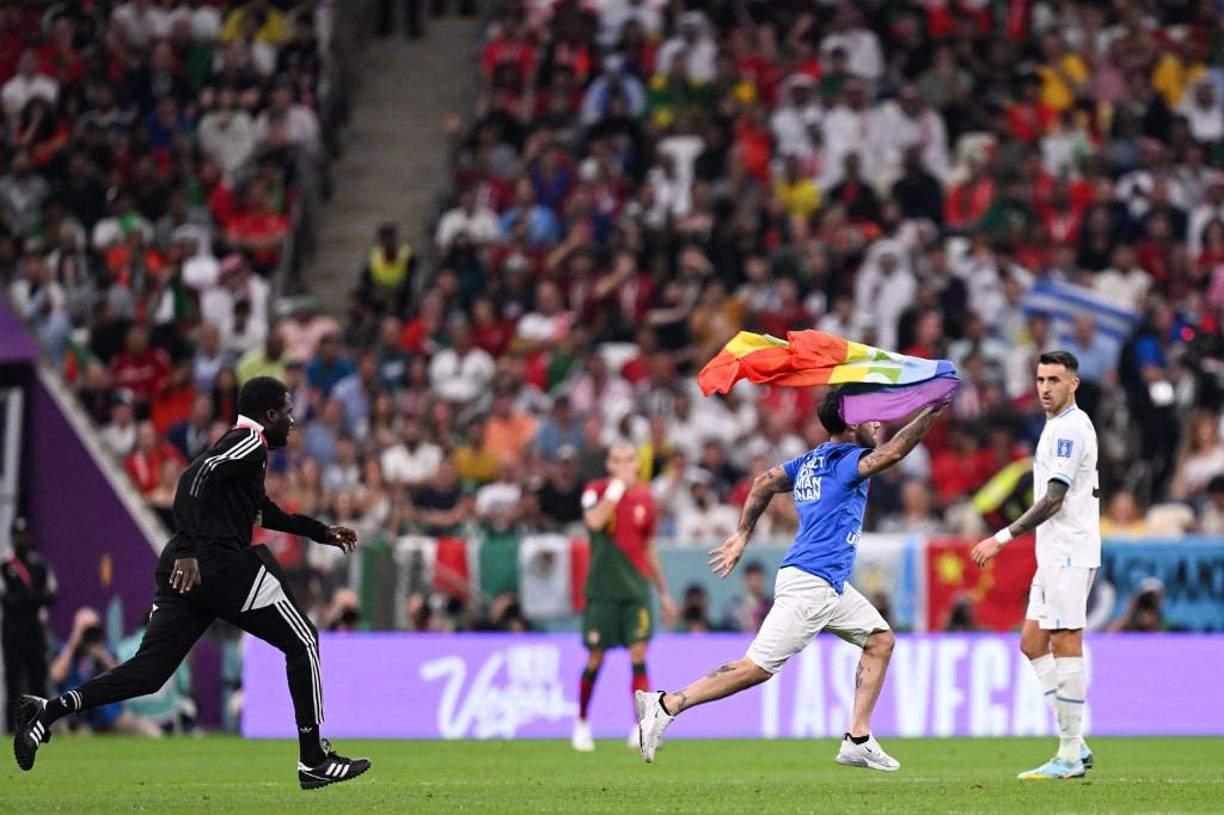 La escena se pudo ver fugazmente a través de las imágenes de televisión.