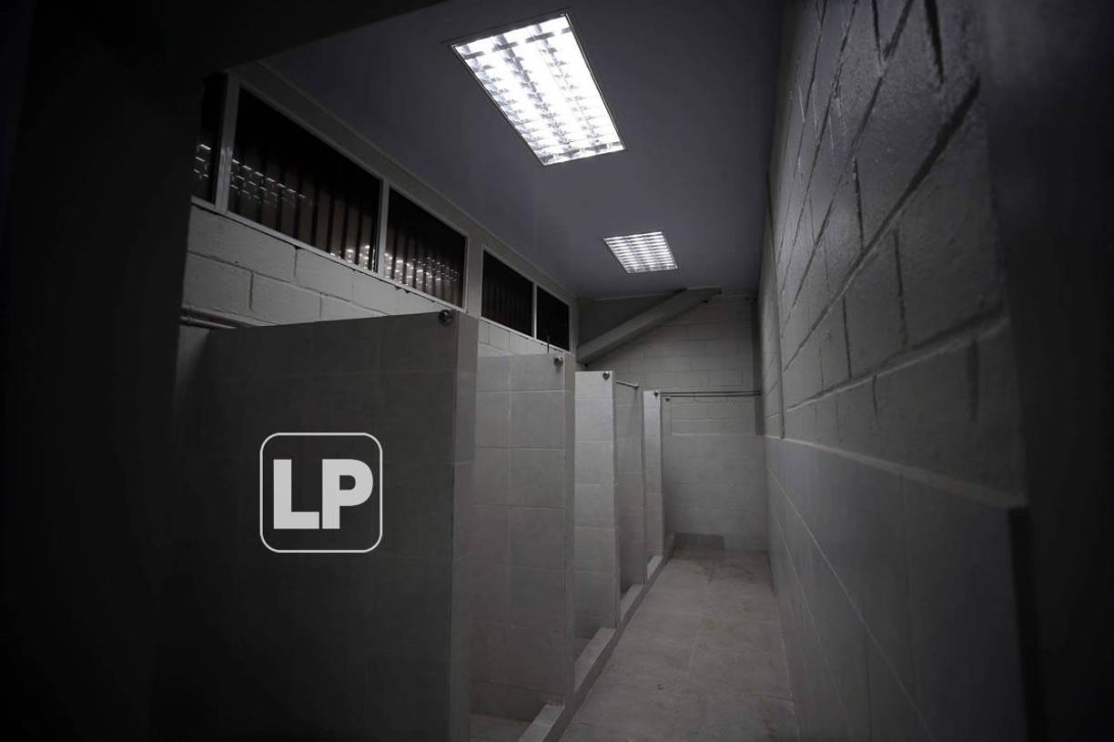 Las duchas de los vestuarios también fueron arreglados para la comodidad de los deportistas.
