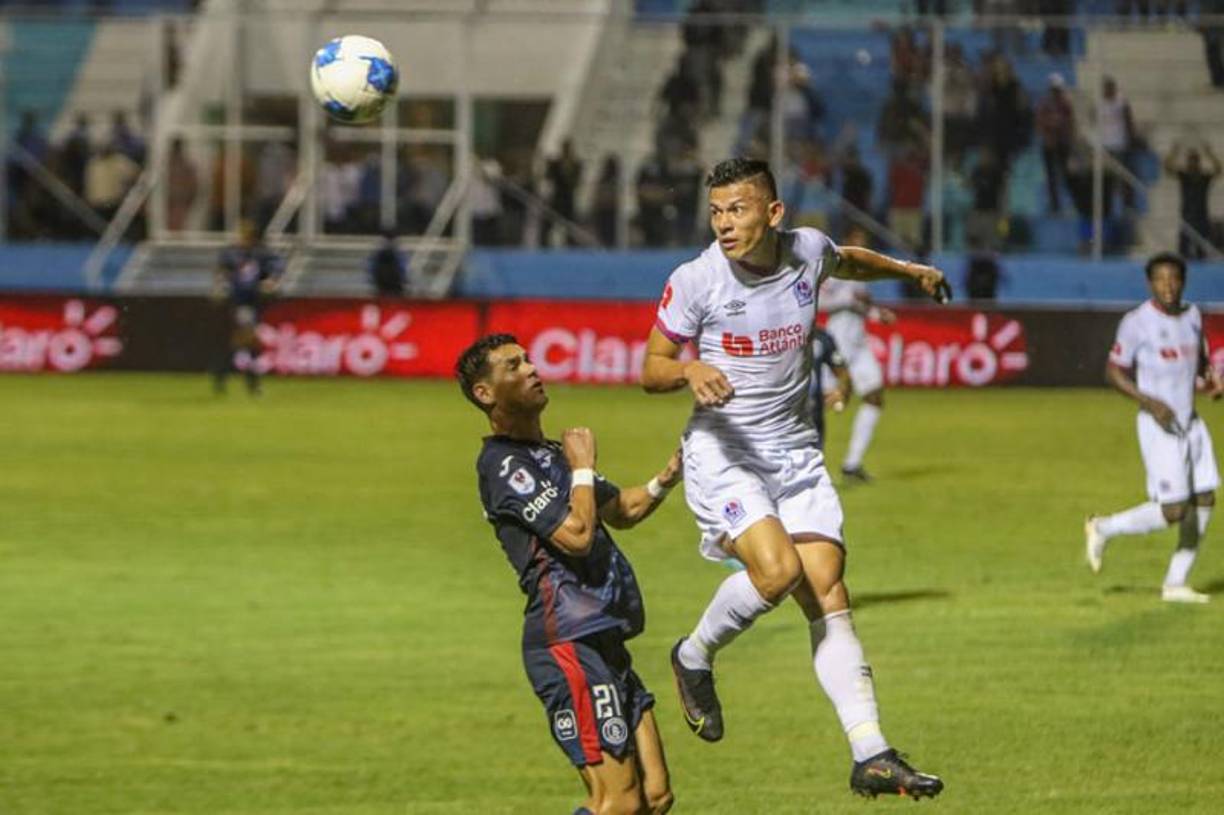 Defensa central: Jonathan Paz