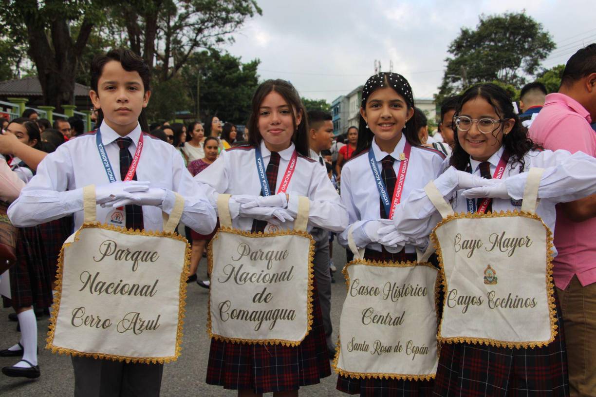 Los jovencitos Julio Gutiérrez, Camila Mejía, Fabiana Díaz y Danna Milla se lucieron destacando lugares turísticos de Honduras.