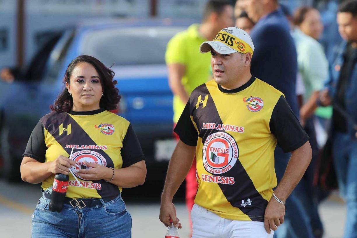 Los hinchas del equipo de Comayagua no podían perderse este tremendo duelo.