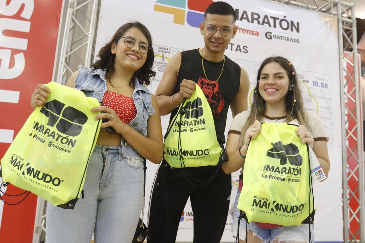 Para poder recibir la indumentaria, los corredores deben llevar el recibo de Banco del País que les dieron al momento de la inscripción.