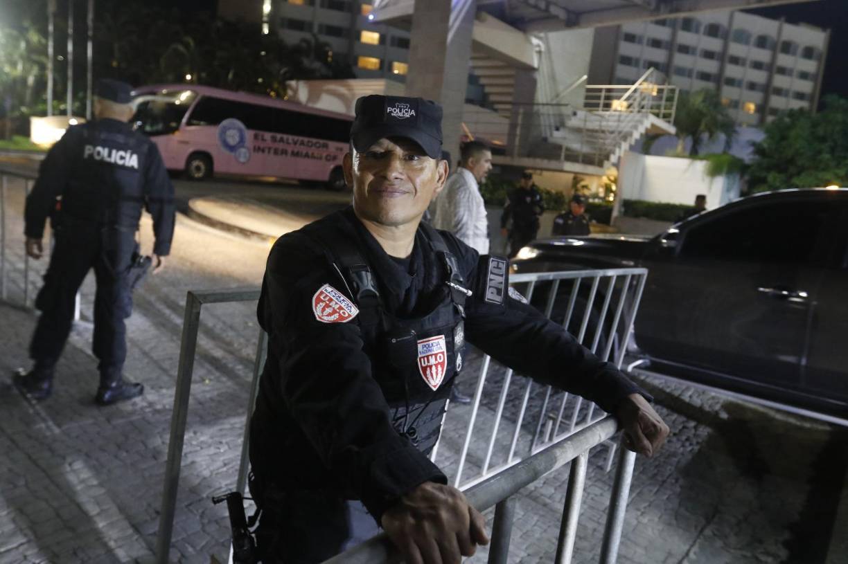 Desde tempranas horas de la tarde de este jueves, efectivos de diferentes secciones de la Policía de El Salvador se hicieron presente al hotel donde se hospedará el Inter Miami.