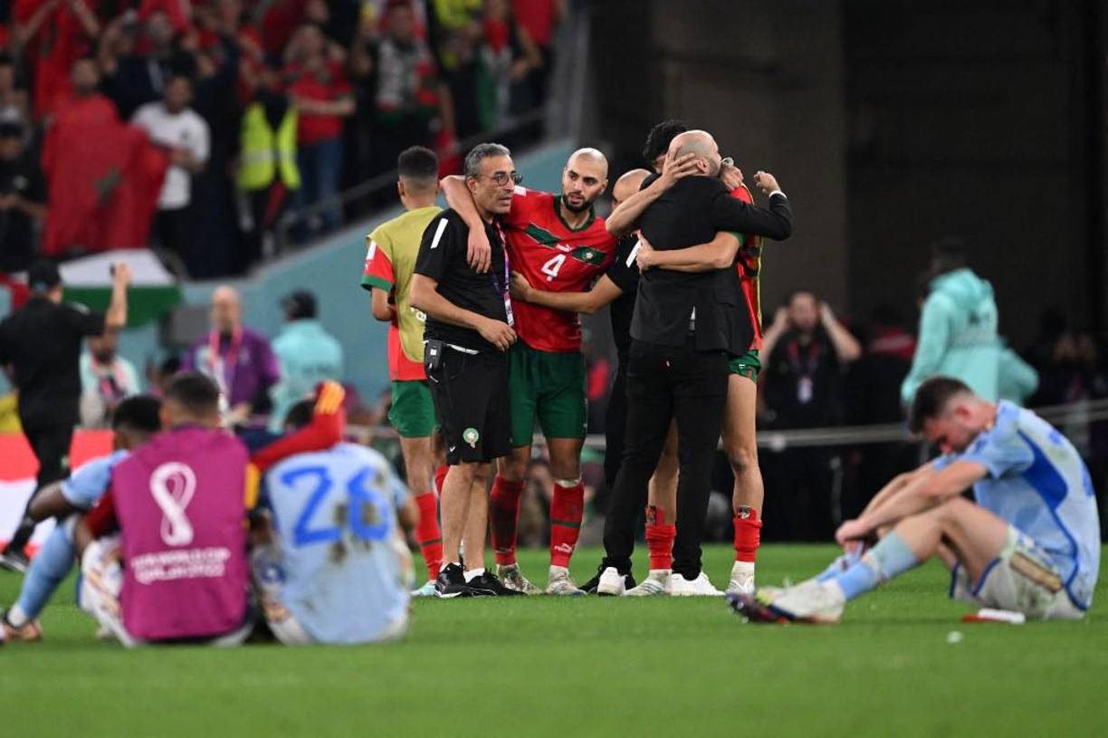 <b>Marruecos</b> logra un éxito sin precedentes en su historia futbolística. Solo había llegado una vez antes a octavos de un Mundial y había caído 1-0 entonces ante Alemania Federal en México-1986.