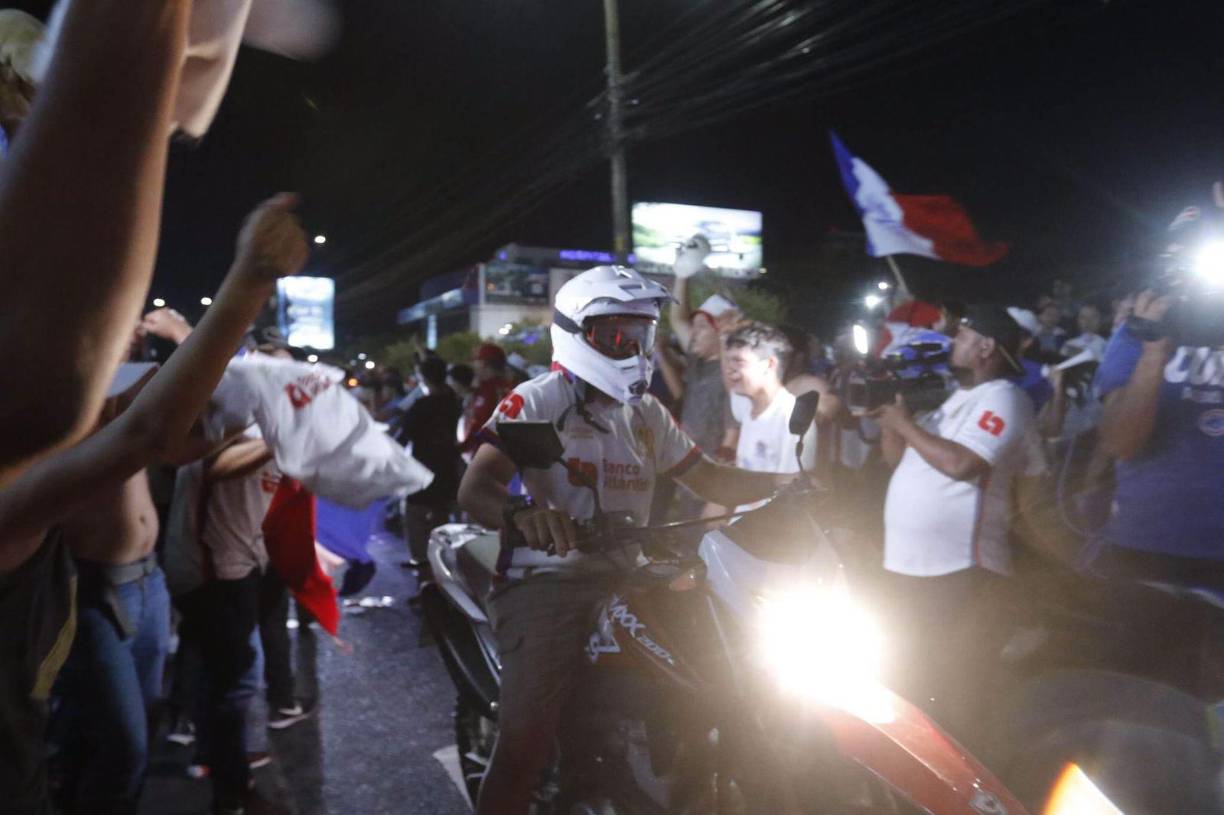 ¡Es una fiesta! Euforia en San Pedro Sula por el título de Olimpia