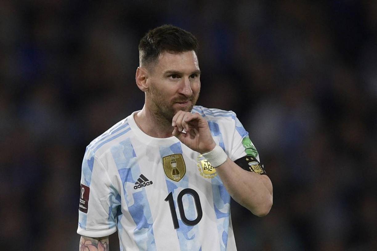 El FC Barcelona por intermedio de su presidente Joan Laporta, se pronunció sobre los rumores que Messi podría volver al cuadro culé: “Nosotros en este momento no nos lo planteamos. Estamos construyendo un equipo nuevo con jugadores de experiencia”, indicó en RAC-1.