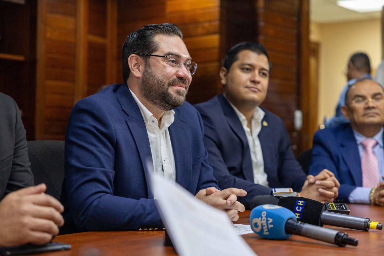 ”El pueblo los está observando y por todas estas acciones y por su incapacidad para gobernar, el 28 de Noviembre del 2025 “#SeVan”. 