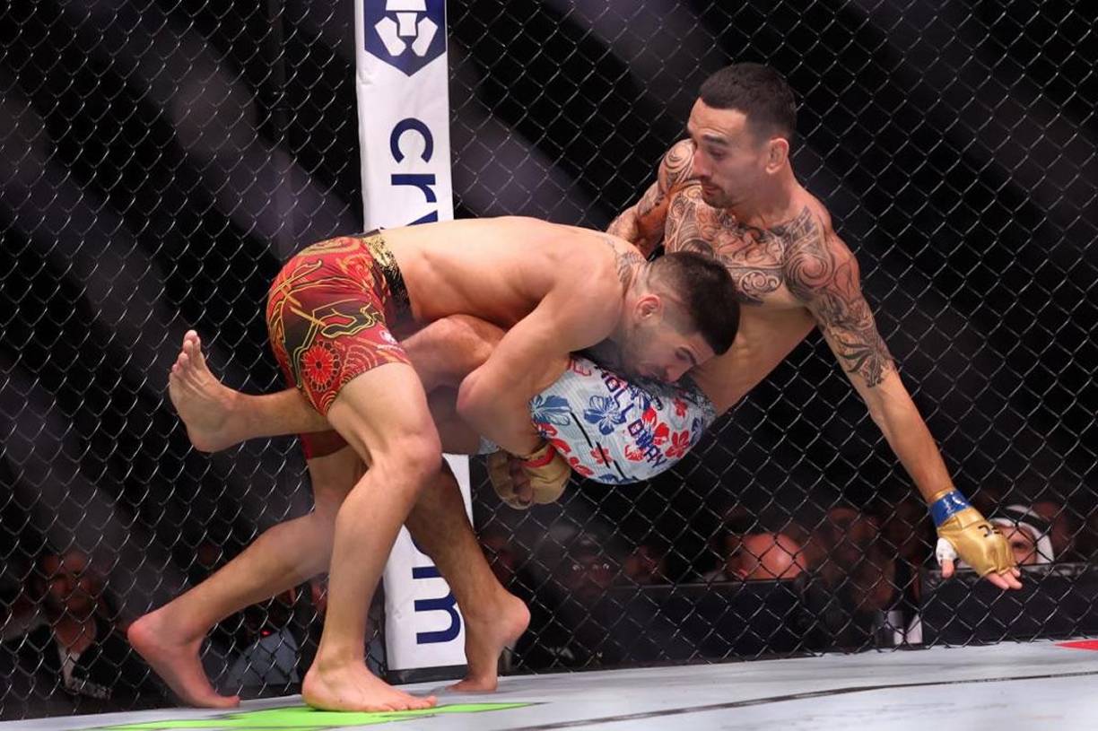 Topuria puso en juego en el Etihad Arena de la capital de Emiratos Árabes Unidos el título que conquistó en febrero ante Alexander Volkanovski.