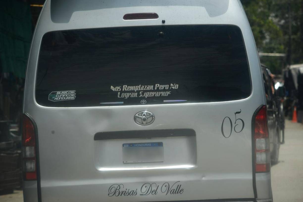 “Nos reemplazan, pero no logran superarnos”.