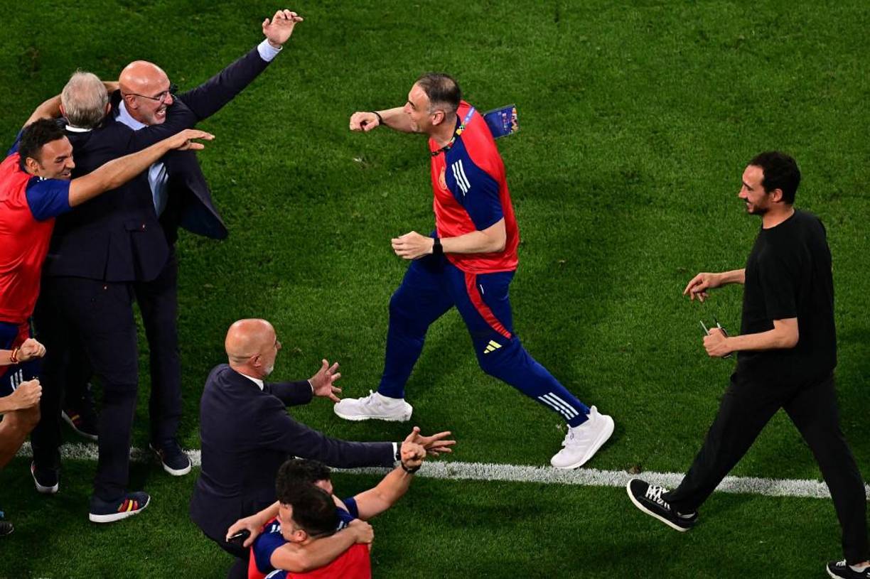 El cuerpo técnico de España celebró por todo lo alto el pase a la final de la Eurocopa 2024.