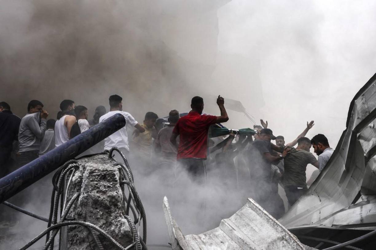  Al menos 560 gazatíes han muerto y otros 2.900 han resultado heridos en esta escalada, mientras en Israel ya son más de 800 los muertos y 2.600 heridos.